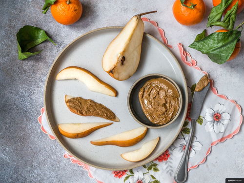 酥脆与柔滑的交响 坚果花生酱烤梨配酥饼