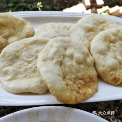 博湖老渔民农家乐贴饼子 金黄酥脆的渔家风味，食客盛赞其地道美味